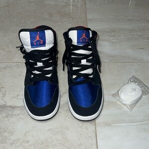 Air Jordan 1 Mid se rivals